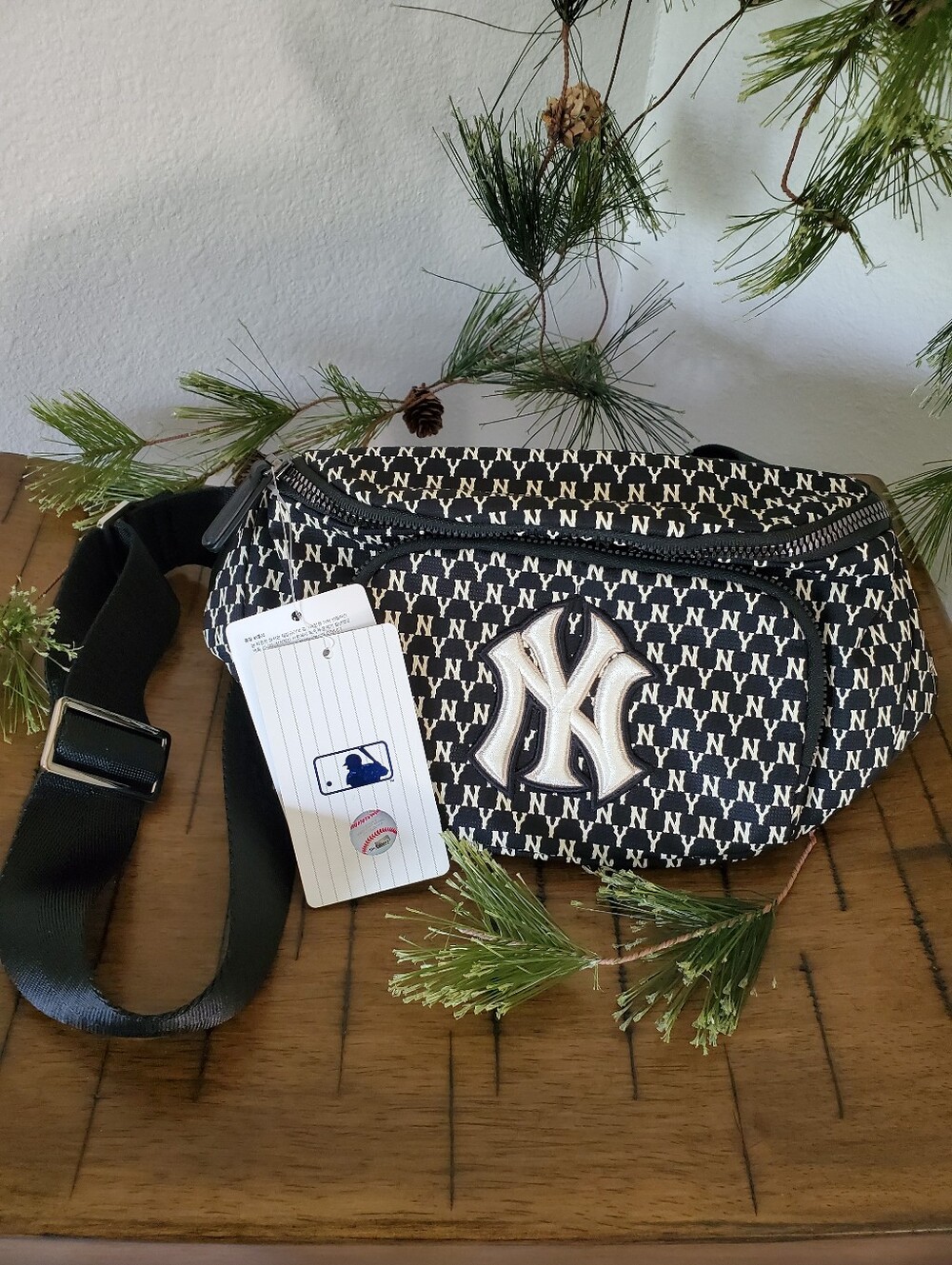 MLB Korea NY Yankees Monogram Crossbody Fanny Pack Waist Pouch Black NWT
